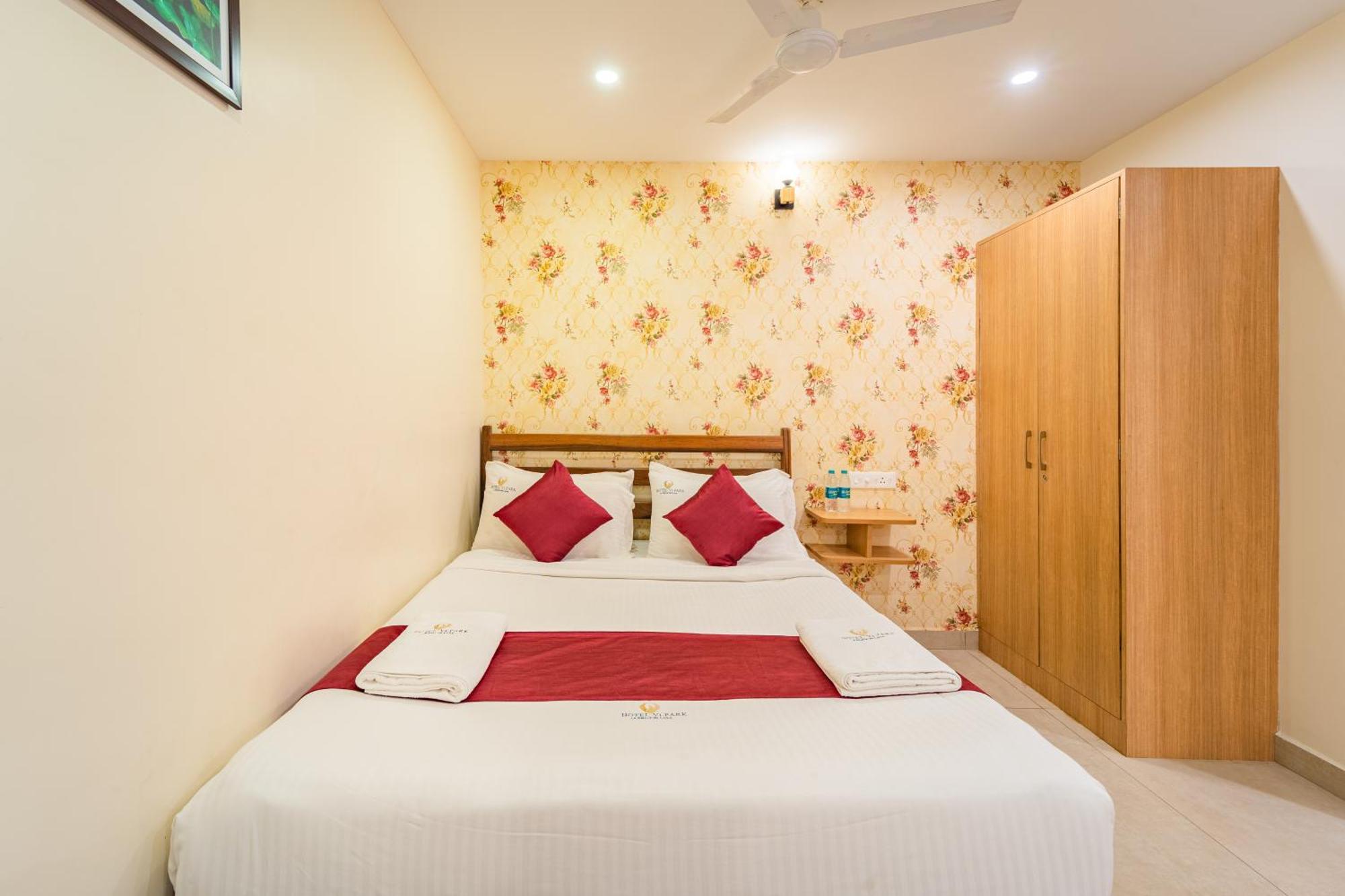 Hotel VI Park - City Centre بونديتْشيري المظهر الخارجي الصورة