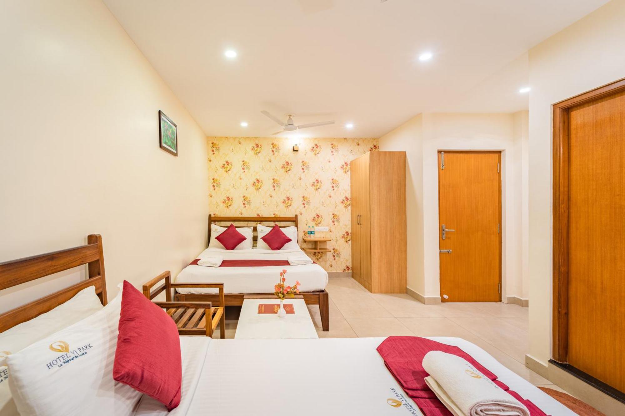 Hotel VI Park - City Centre بونديتْشيري المظهر الخارجي الصورة