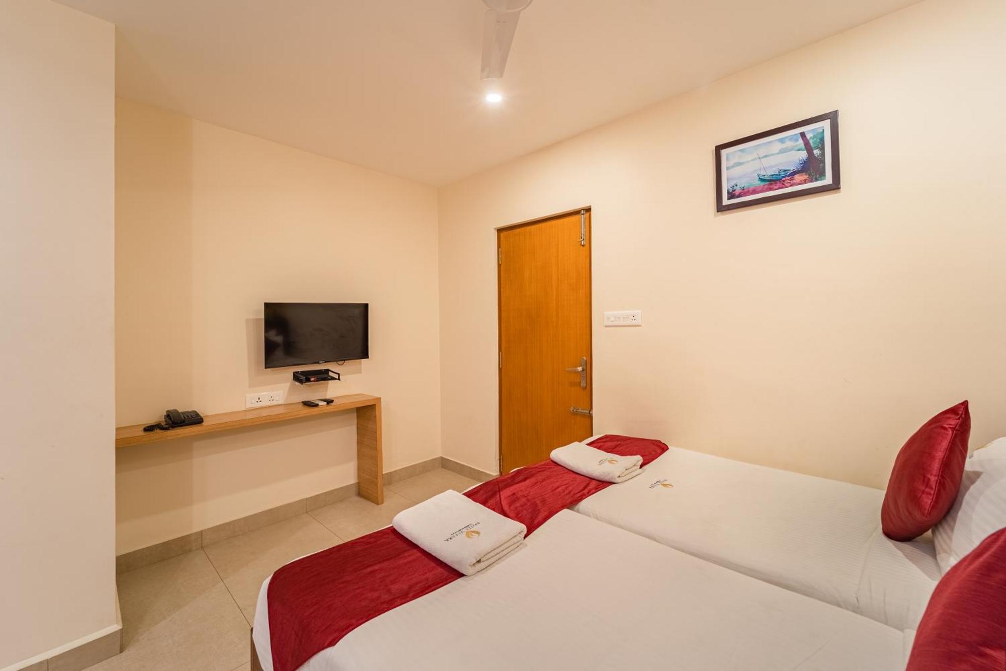 Hotel VI Park - City Centre بونديتْشيري المظهر الخارجي الصورة