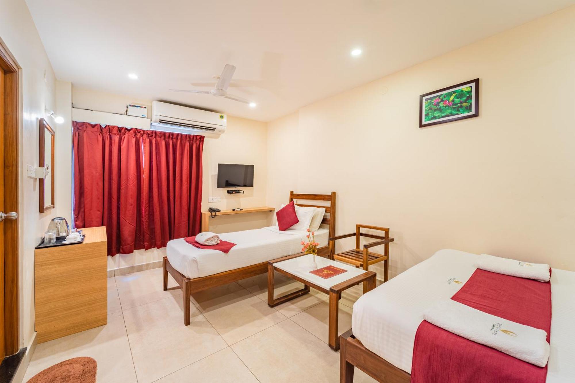 Hotel VI Park - City Centre بونديتْشيري المظهر الخارجي الصورة