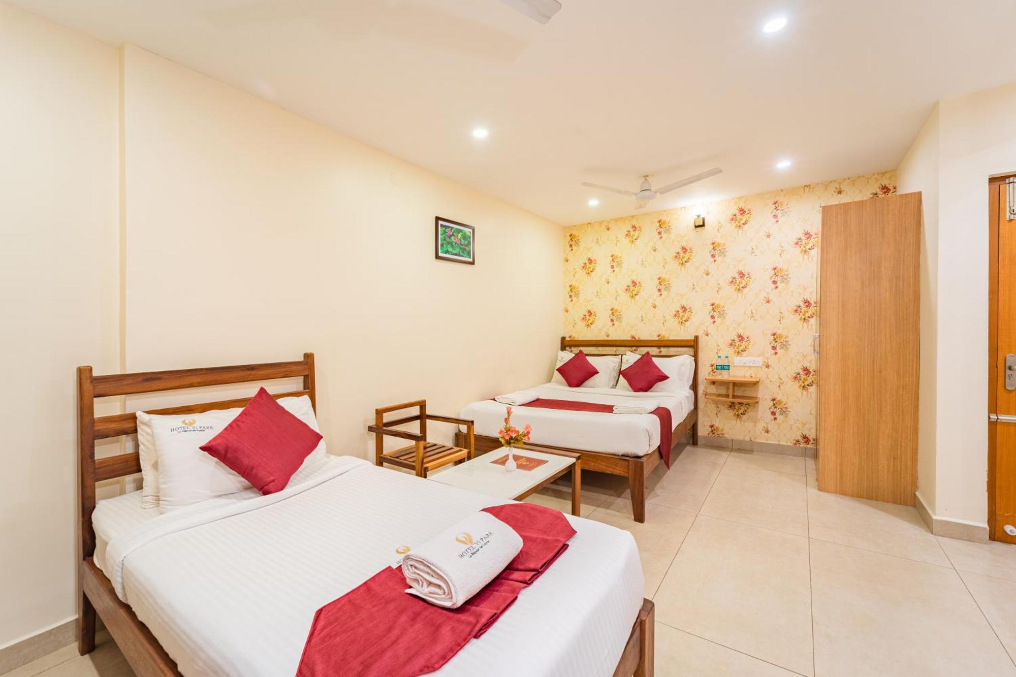 Hotel VI Park - City Centre بونديتْشيري المظهر الخارجي الصورة