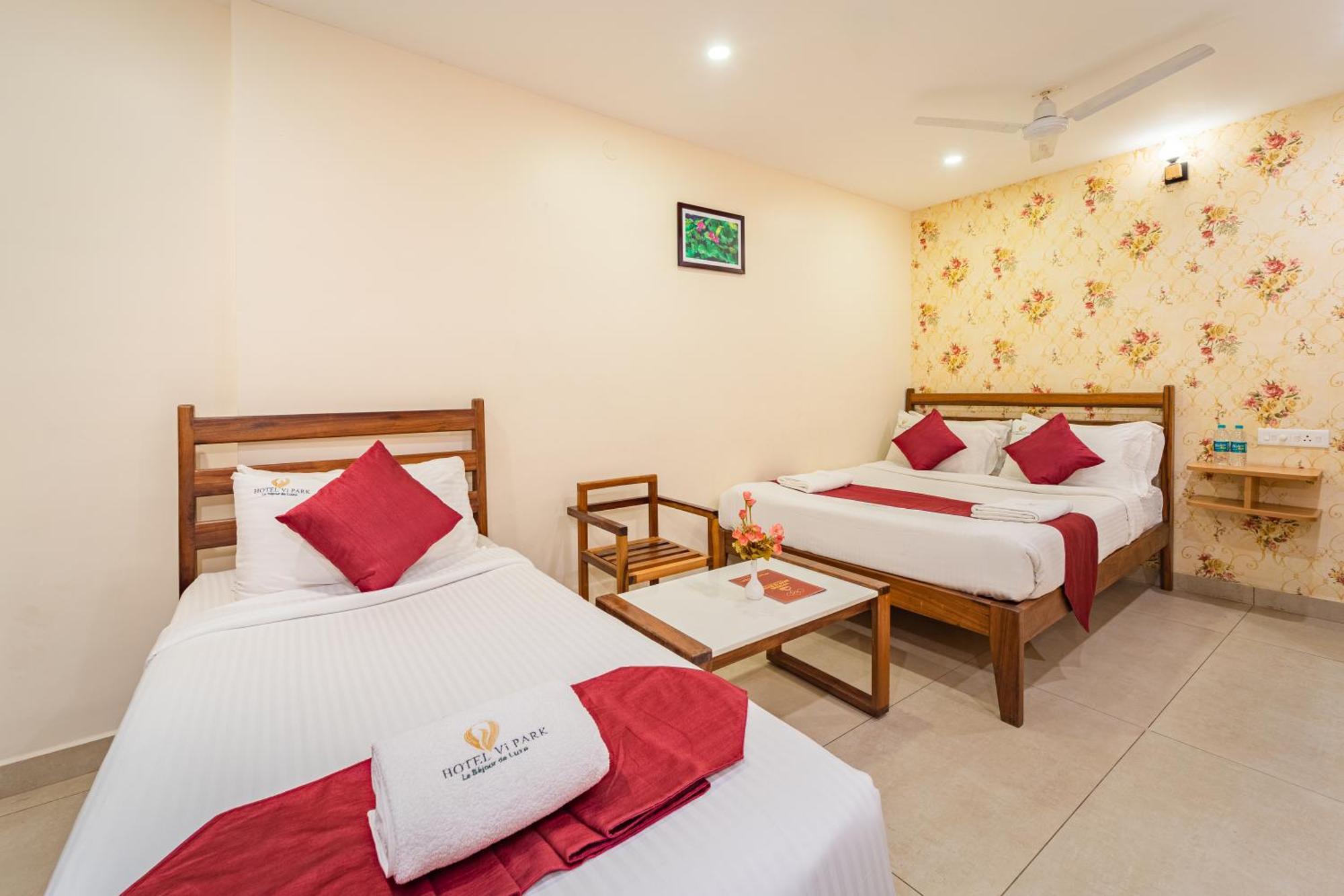 Hotel VI Park - City Centre بونديتْشيري المظهر الخارجي الصورة