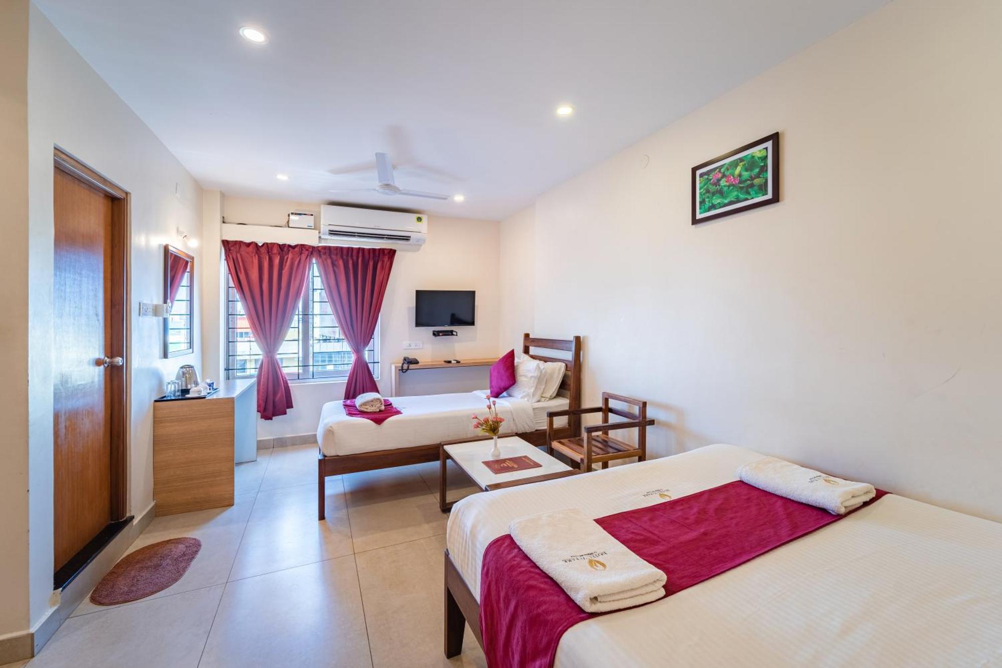 Hotel VI Park - City Centre بونديتْشيري المظهر الخارجي الصورة