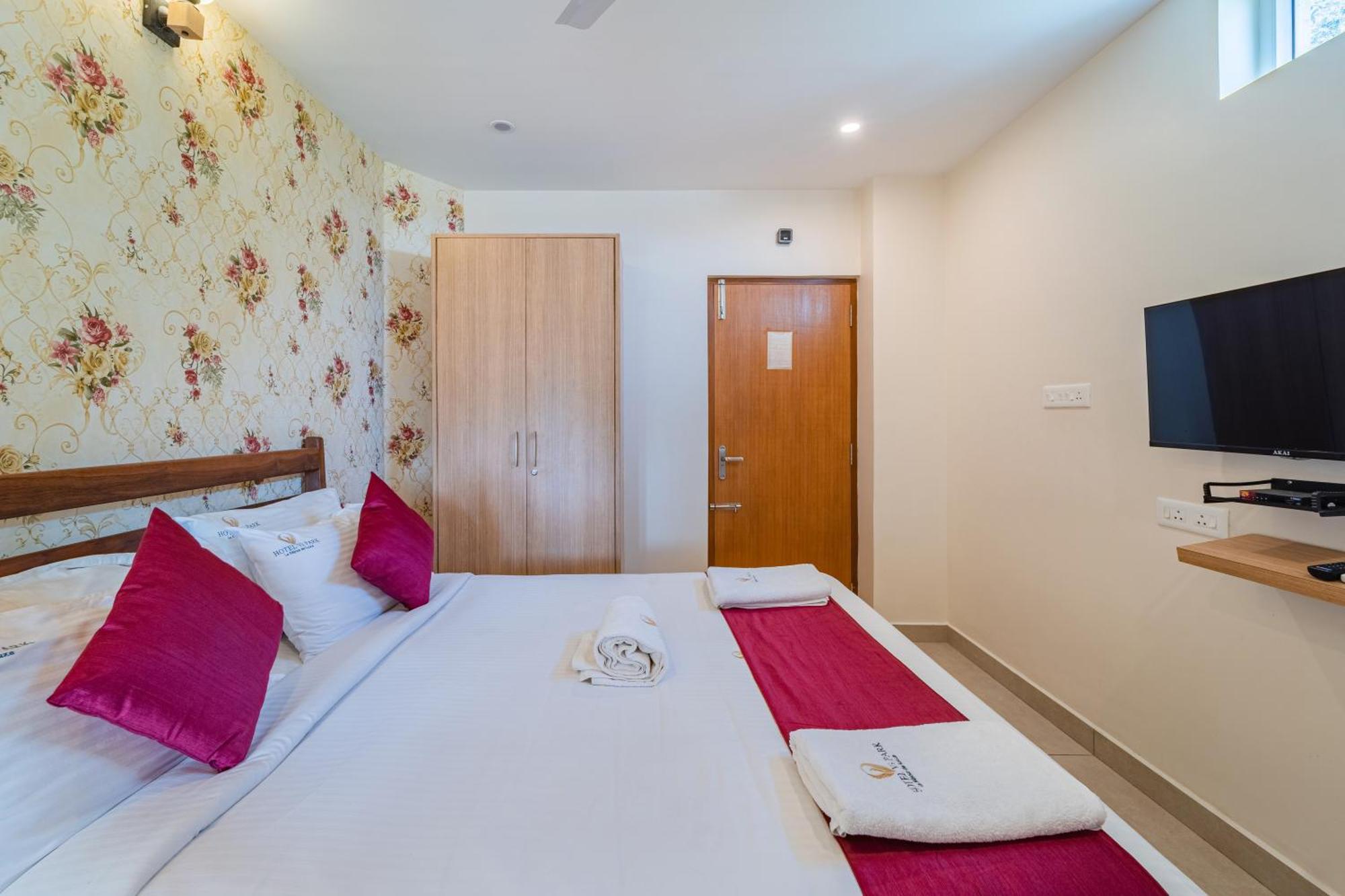 Hotel VI Park - City Centre بونديتْشيري المظهر الخارجي الصورة