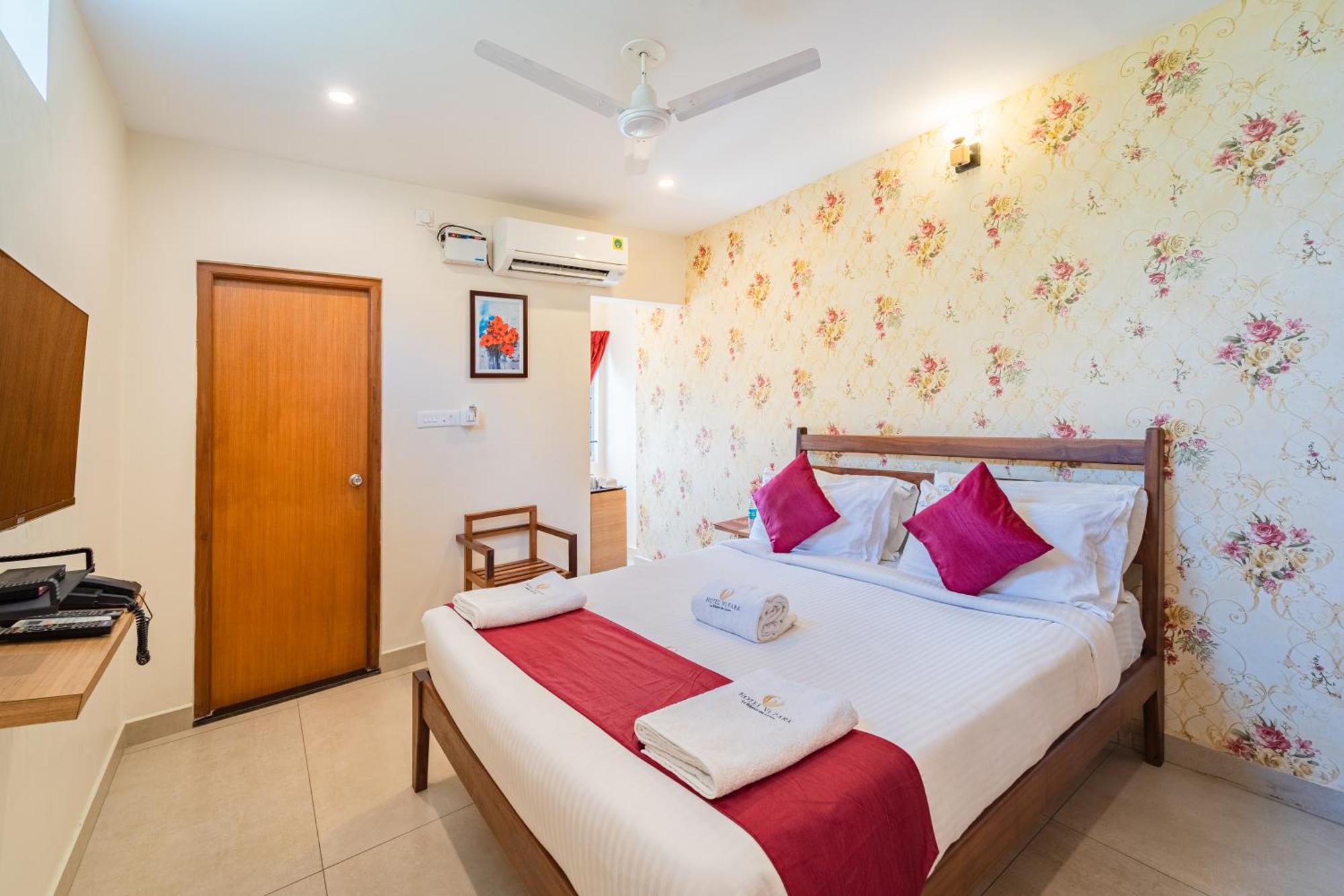 Hotel VI Park - City Centre بونديتْشيري المظهر الخارجي الصورة