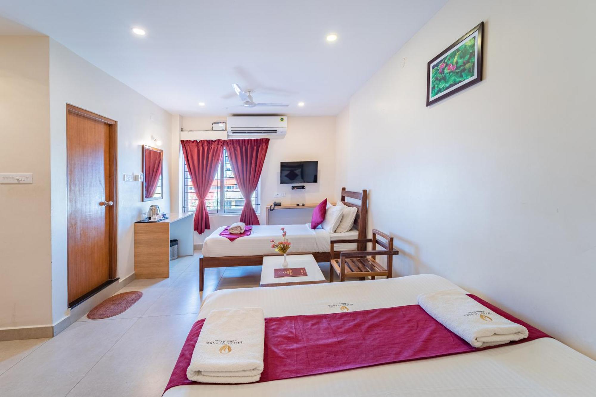 Hotel VI Park - City Centre بونديتْشيري المظهر الخارجي الصورة