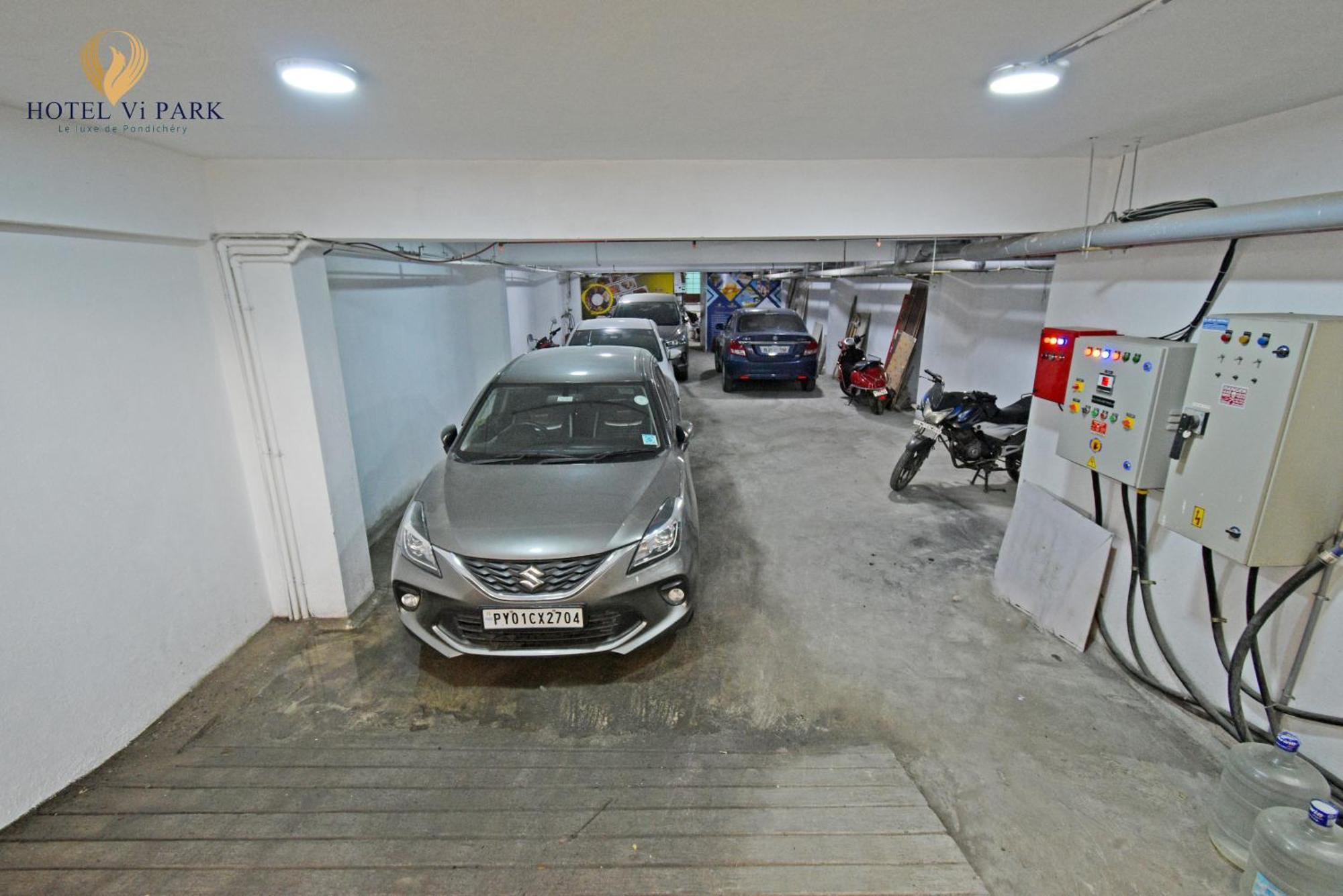Hotel VI Park - City Centre بونديتْشيري المظهر الخارجي الصورة