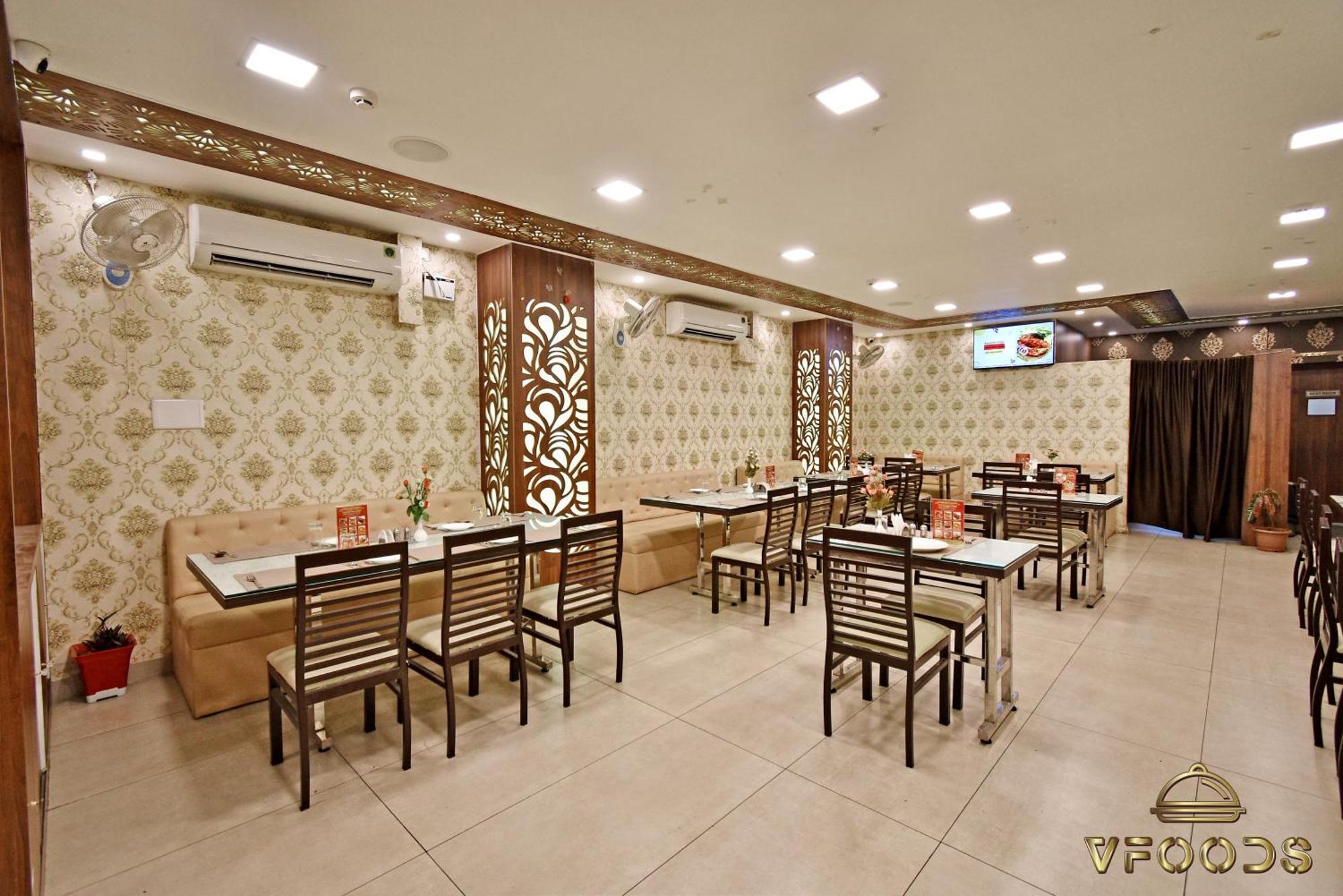 Hotel VI Park - City Centre بونديتْشيري المظهر الخارجي الصورة