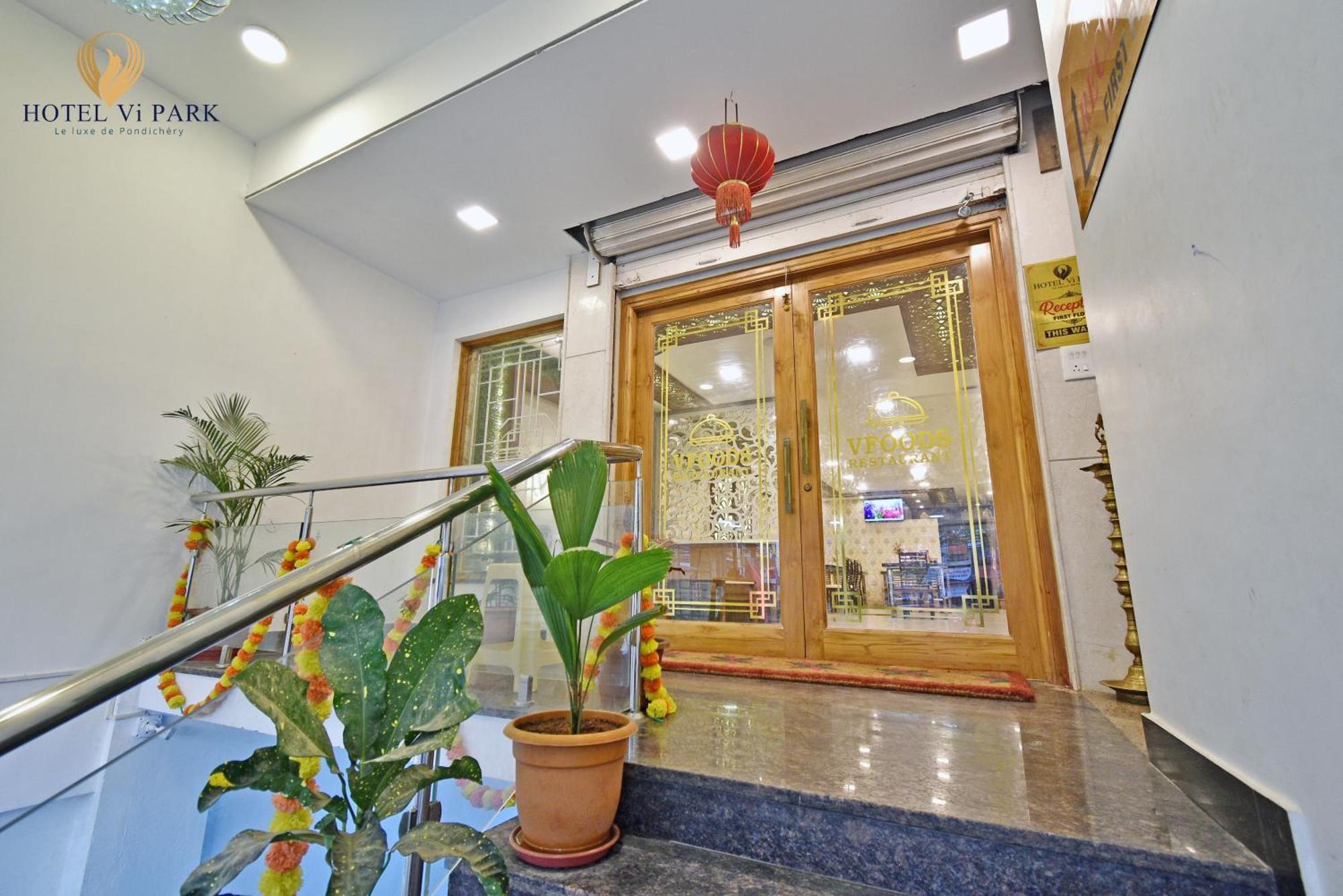 Hotel VI Park - City Centre بونديتْشيري المظهر الخارجي الصورة
