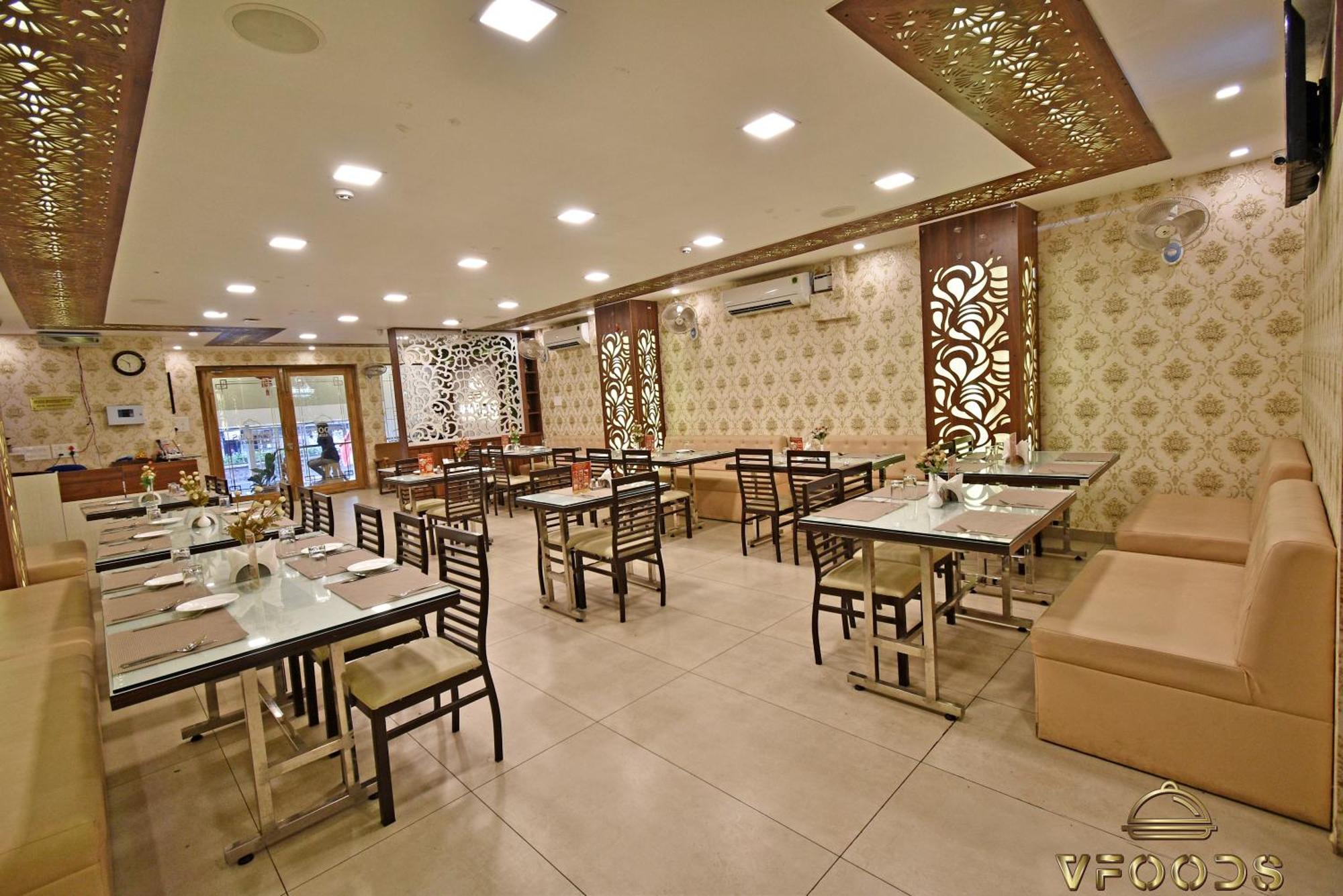 Hotel VI Park - City Centre بونديتْشيري المظهر الخارجي الصورة