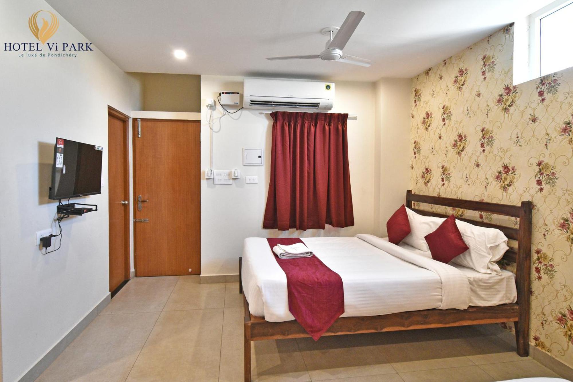 Hotel VI Park - City Centre بونديتْشيري المظهر الخارجي الصورة
