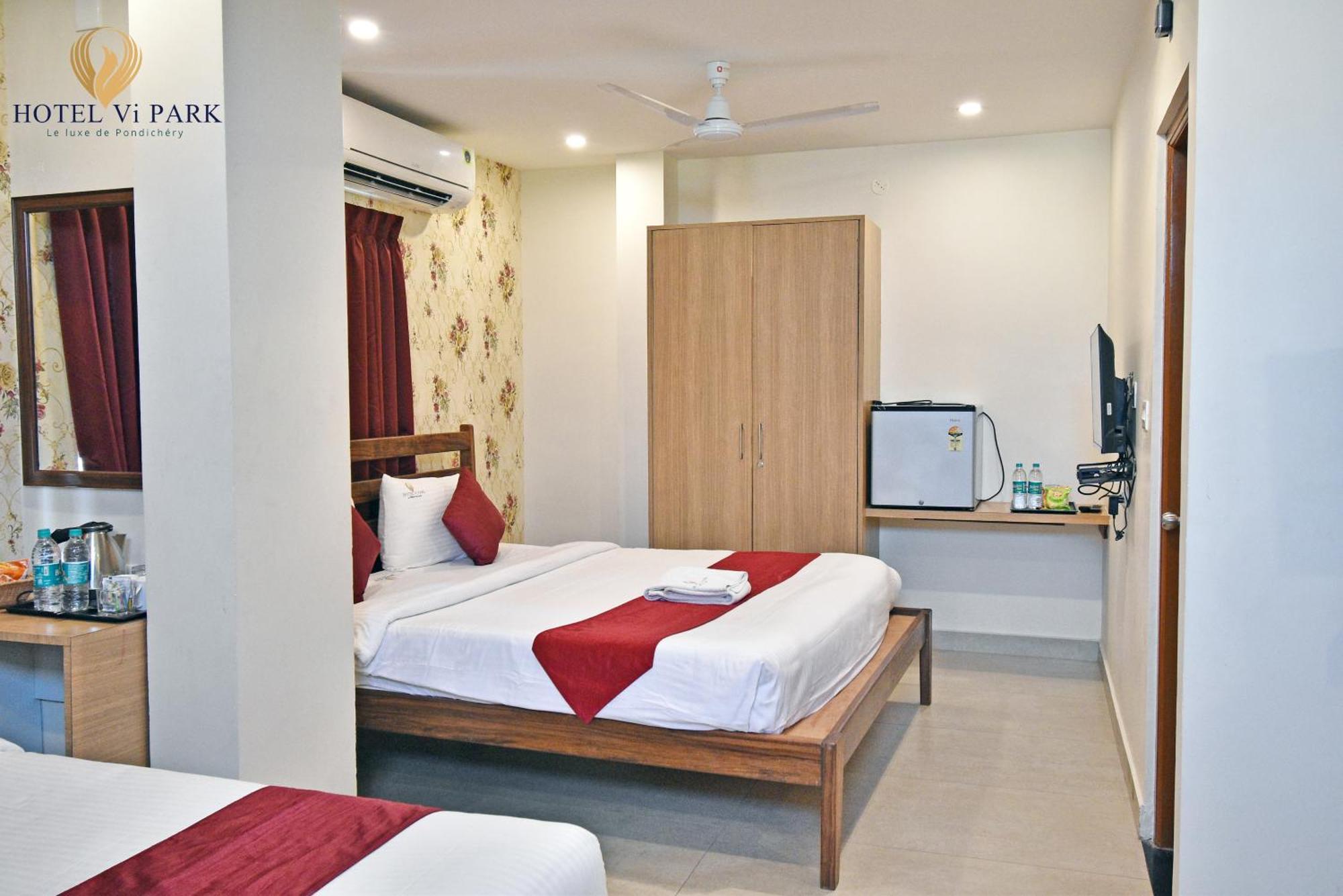 Hotel VI Park - City Centre بونديتْشيري المظهر الخارجي الصورة