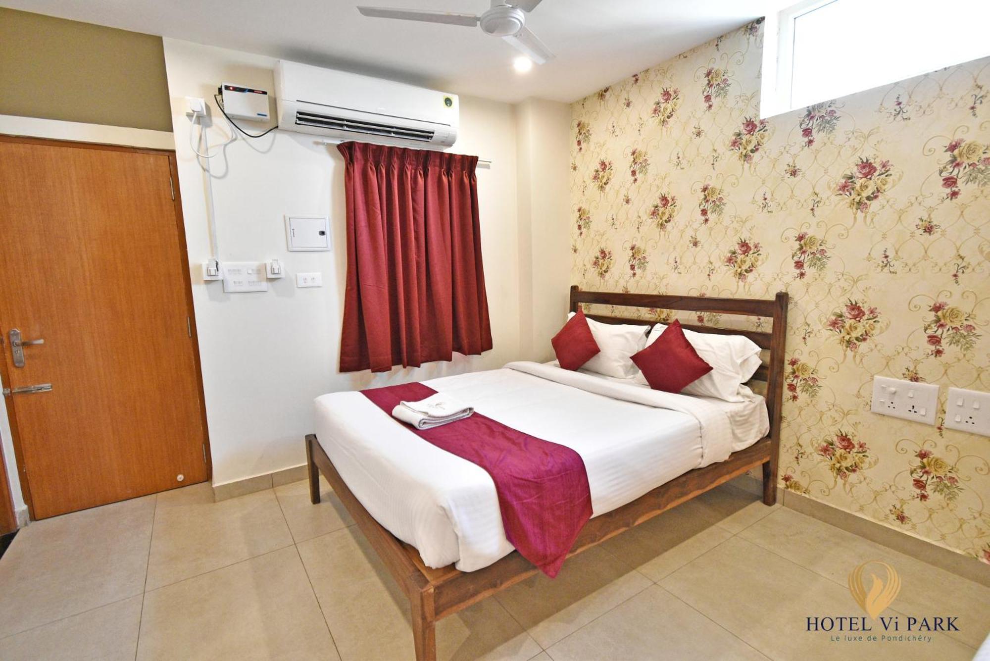 Hotel VI Park - City Centre بونديتْشيري المظهر الخارجي الصورة